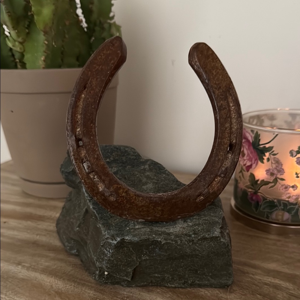 SOLD Rustic Brown Horseshoe Decor